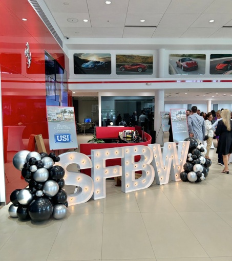 4ft Illuminated Marquee Letters with Balloons